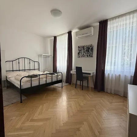 Apartament V Centre Mesta